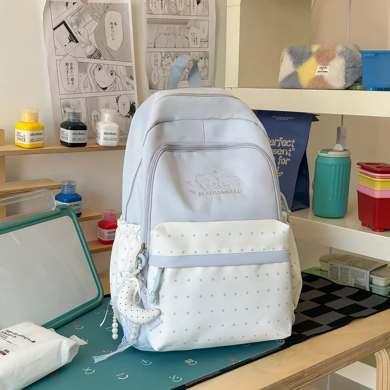Charmanter Schulrucksack mit vielen Fächern