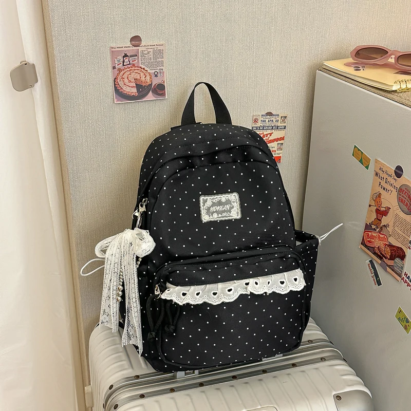 Charmanter Rucksack mit Tupfenmuster und Spitzenbesatz