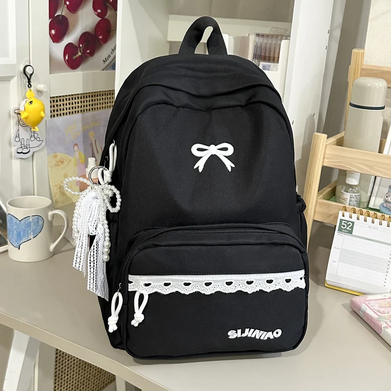 Niedlicher Schulrucksack mit mehreren Fächern und Schleifendekorationen