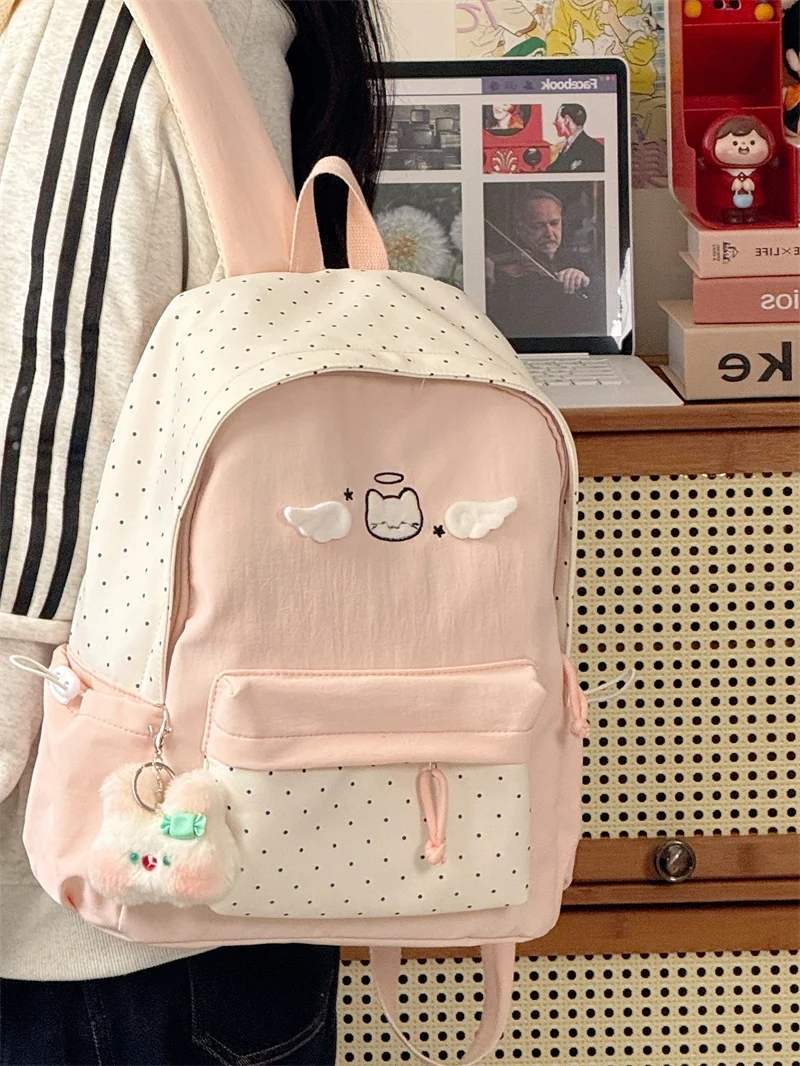 Niedlicher Schulrucksack mit Zeichentrickfigur