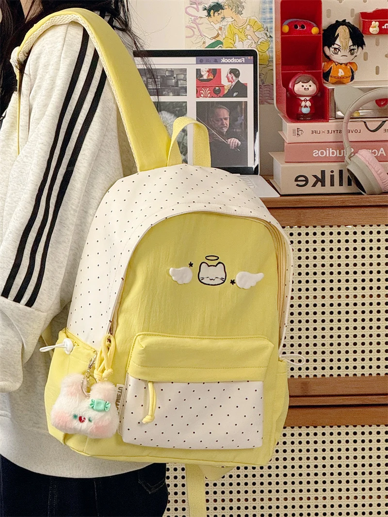 Niedlicher Schulrucksack mit Zeichentrickfigur
