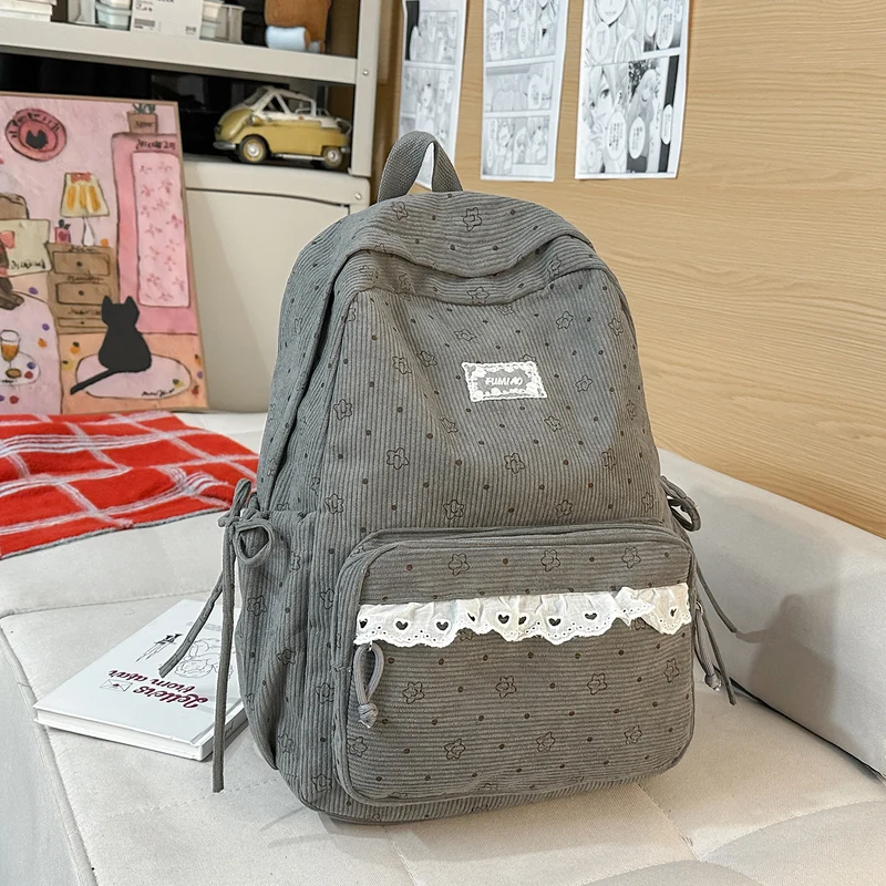 Dekorativer, verzierter Schulrucksack