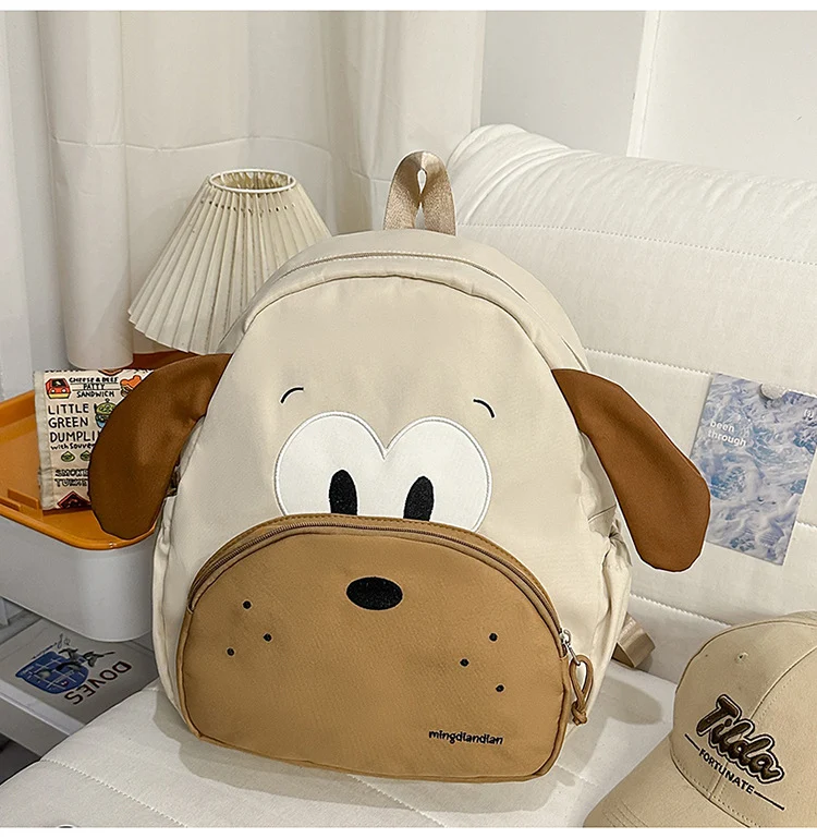 Verspielter Schulrucksack mit Hunde-Motiv