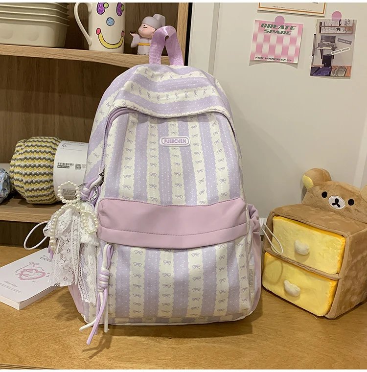 Charmante Schultasche mit dekorativer Schleife