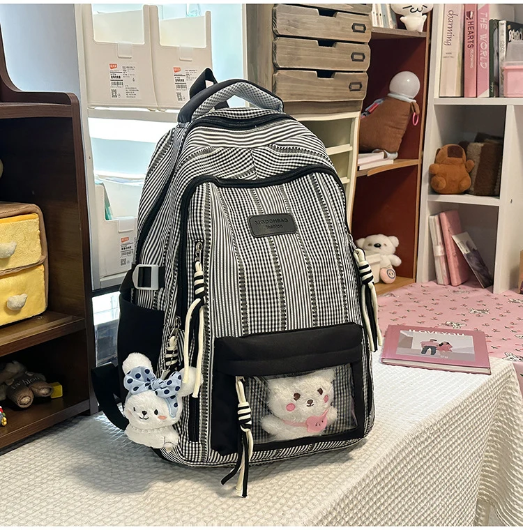 Schulrucksack mit mehreren Fächern und Charaktermotiv