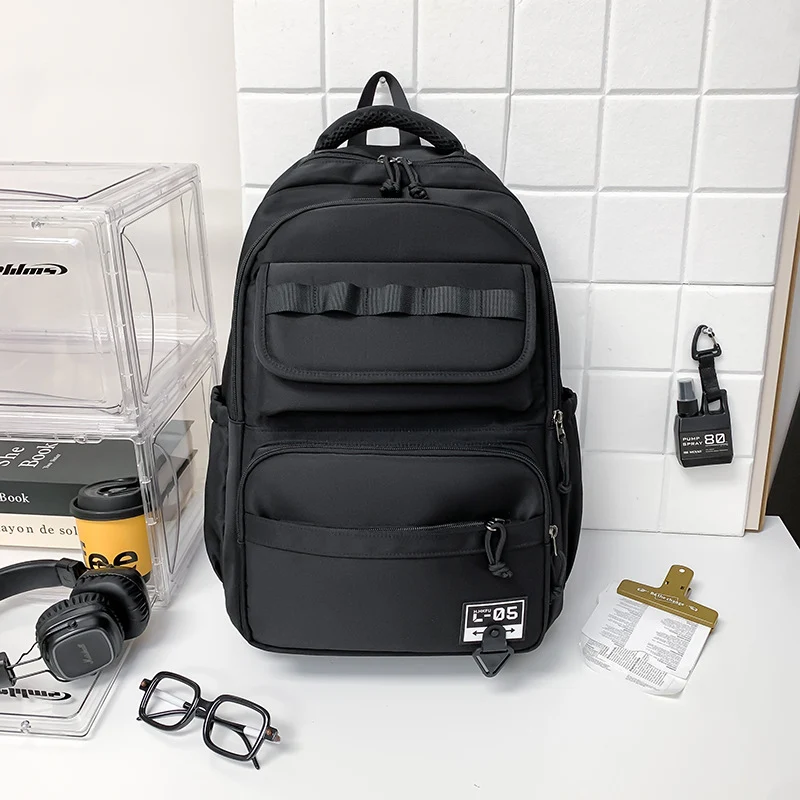 Vielseitiger urbaner Schulrucksack mit mehreren Taschen