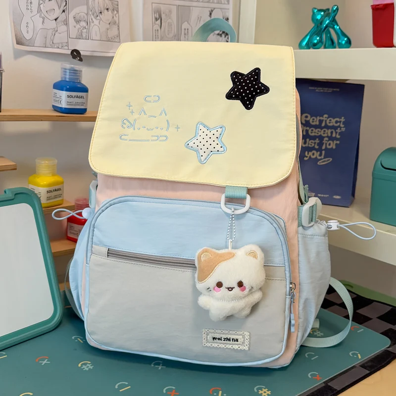 Lustiger und kreativer Schulrucksack im Charakter-Design