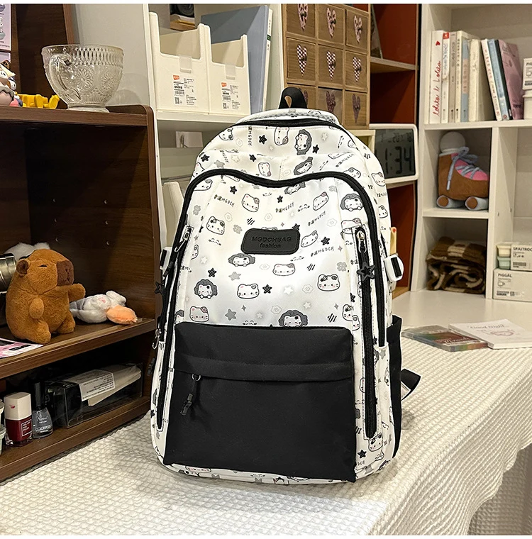 Niedlicher Schulrucksack im Charakter-Design
