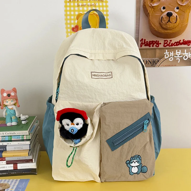 Verspielte Schultasche mit Tiermotiv