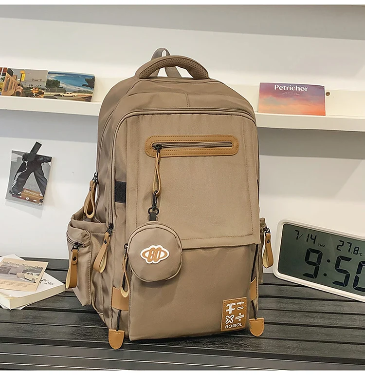 Vielseitiger Reise-Schulrucksack mit mehreren Fächern