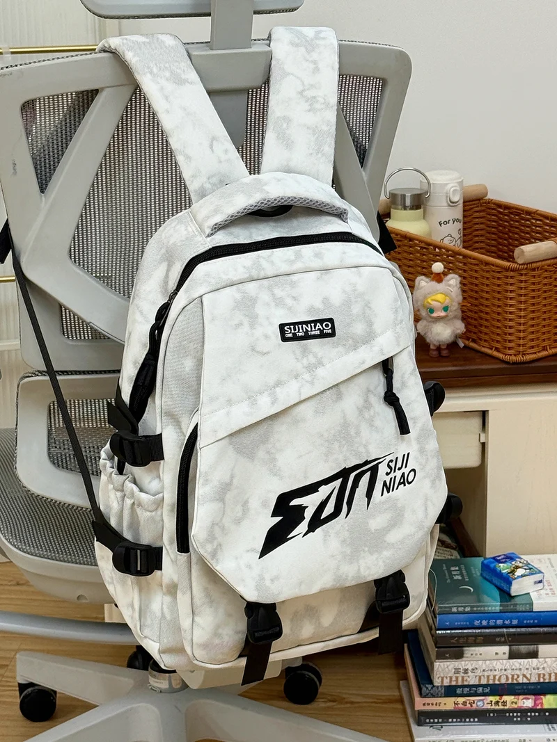 Urbaner Schulrucksack mit mehreren Fächern