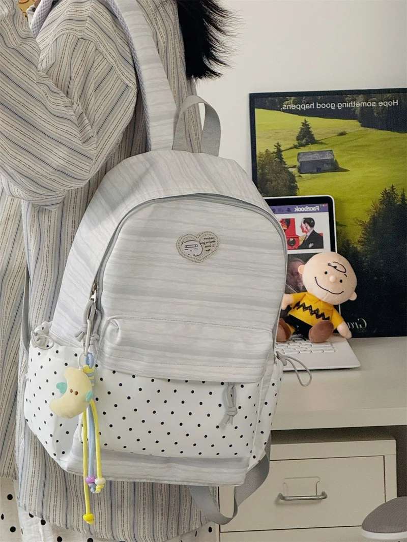 Leichter Wander-Schulrucksack mit mehreren Taschen