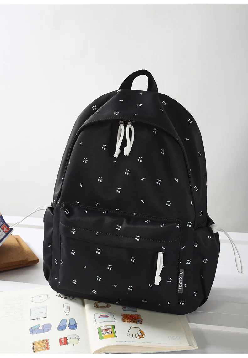 Leichter Schulrucksack mit Blumenmuster