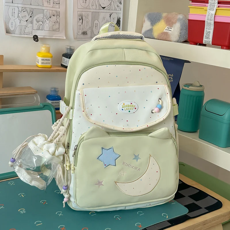 Niedlicher Schulrucksack mit mehreren Fächern im Charakter-Design