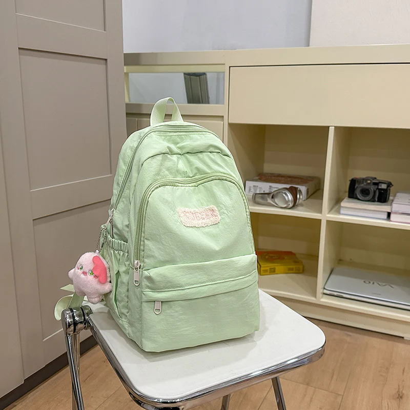 Niedlicher Plüsch-Schulrucksack mit Charakter-Motiv
