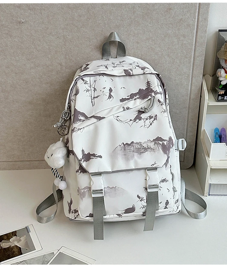 Schulrucksack mit künstlerischem Landschafts-Print
