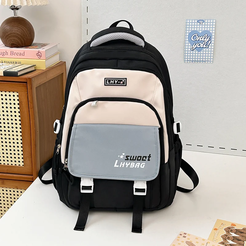 Lässiger Schulrucksack mit vielen Taschen