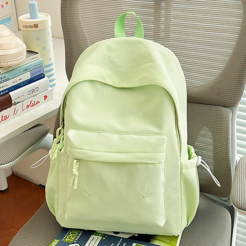 Lässiger Schulrucksack mit Sternenverzierung