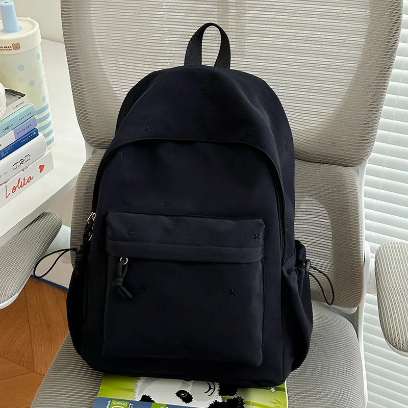 Lässiger Schulrucksack mit Sternenverzierung