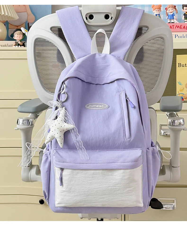Leichter Schulrucksack mit mehreren Fächern