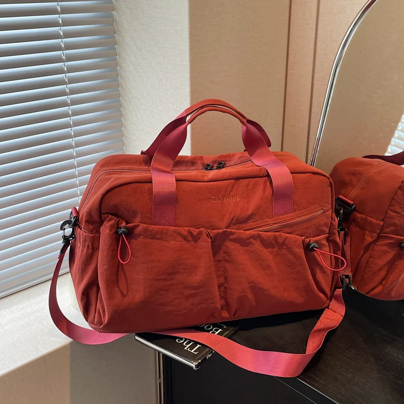 Sportliche und funktionale Reisetasche mit mehreren Außentaschen Skanto