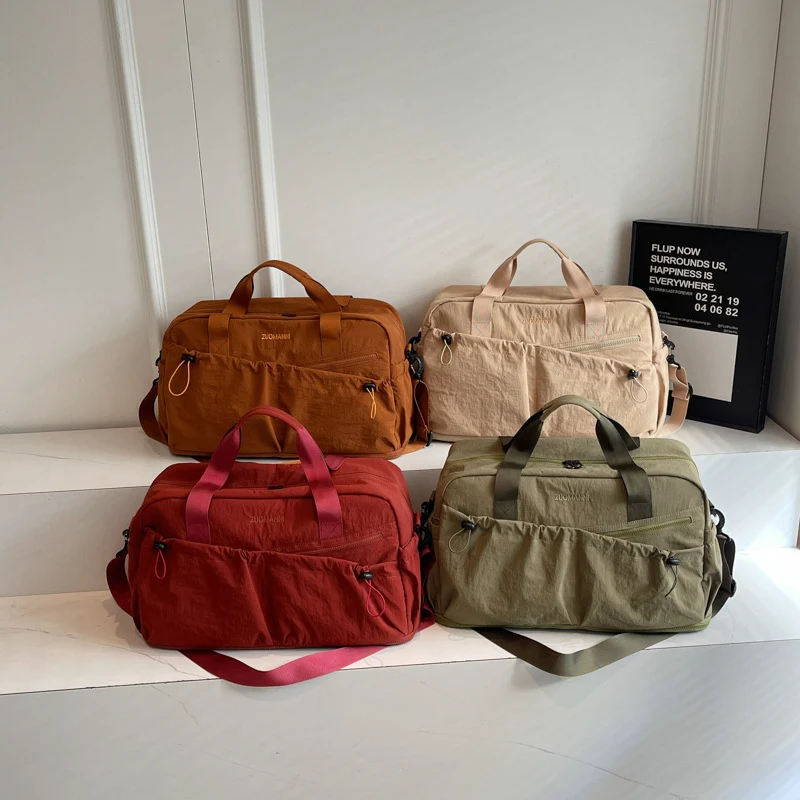 Sportliche und funktionale Reisetasche mit mehreren Außentaschen Skanto