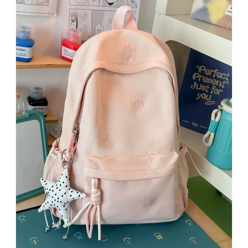 Niedlicher Schulrucksack mit Charakter-Stickerei