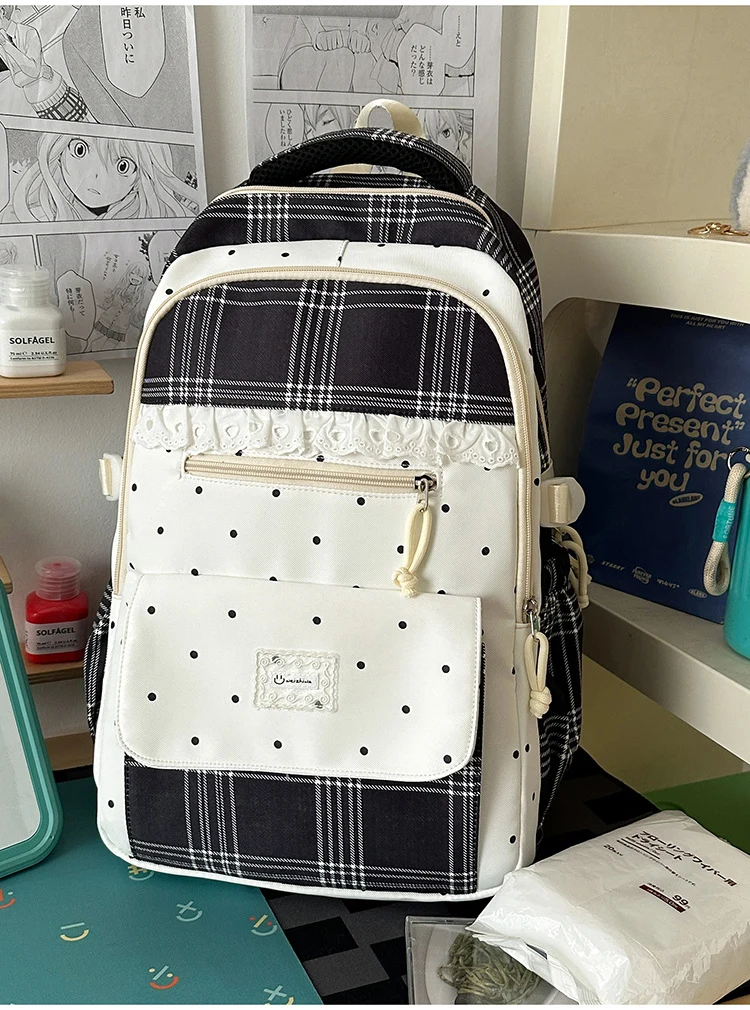 Niedlicher karierter Schulrucksack