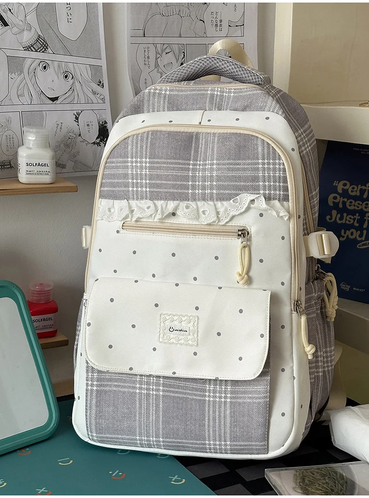 Niedlicher karierter Schulrucksack