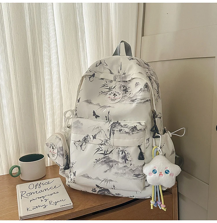 Schulrucksack mit künstlerischem Blumenmuster