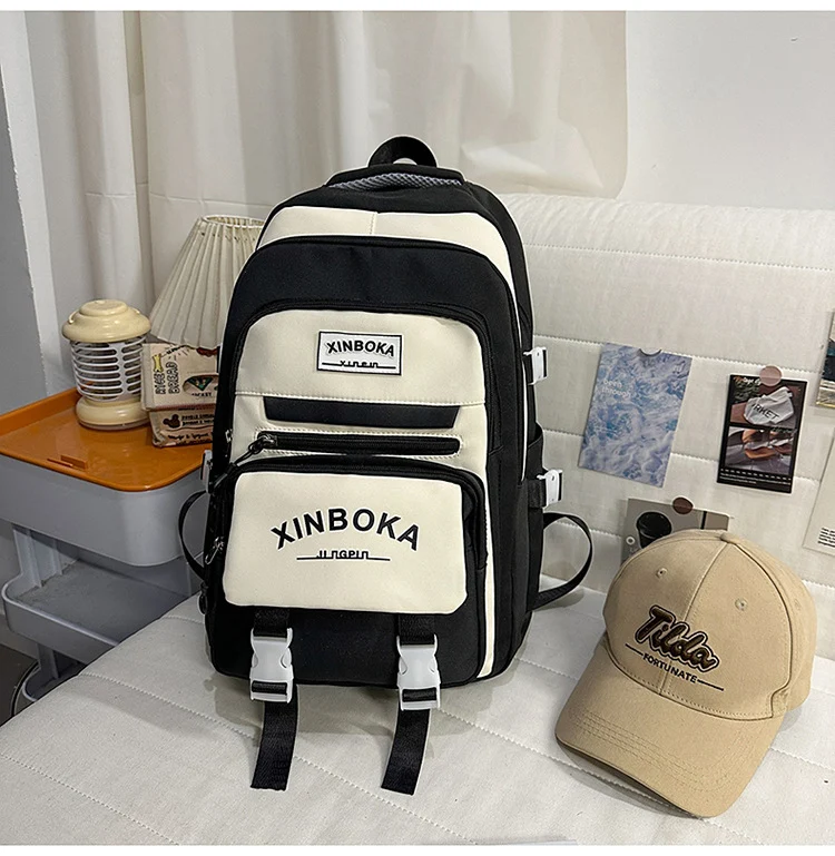 Lässiger Schulrucksack mit mehreren Fächern
