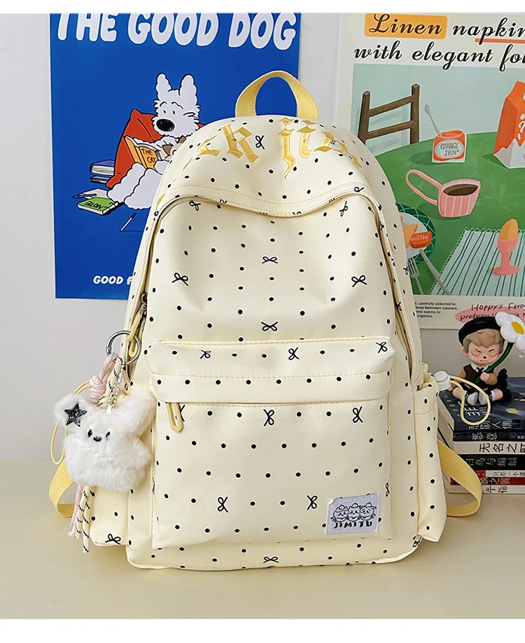 Klassischer gepunkteter Schulrucksack
