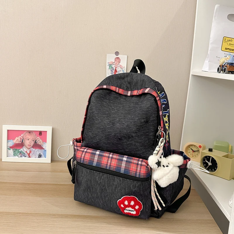 Lässiger karierter Schulrucksack