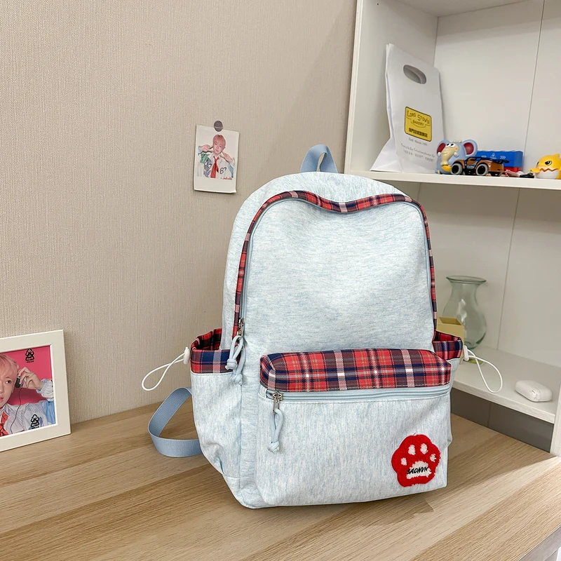 Lässiger karierter Schulrucksack