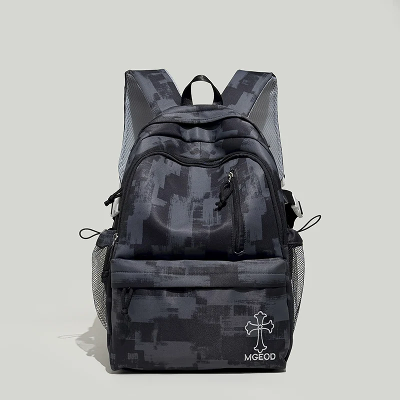 Leichter Schulrucksack mit mehreren Fächern