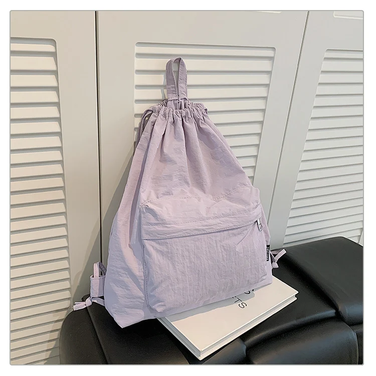 Leichter Schulrucksack mit Kordelzug