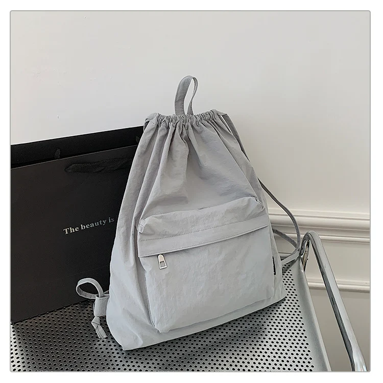Leichter Schulrucksack mit Kordelzug