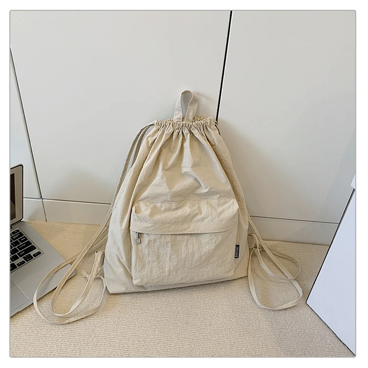 Leichter Schulrucksack mit Kordelzug