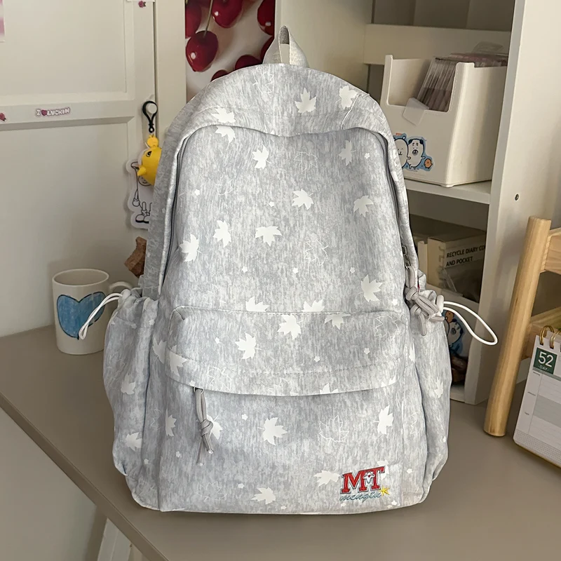 Moderner Schulrucksack mit Blattmuster