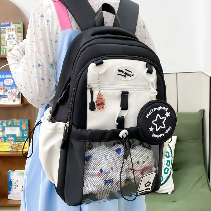 Niedlicher Schulrucksack mit mehreren Fächern und Charakter-Motiv