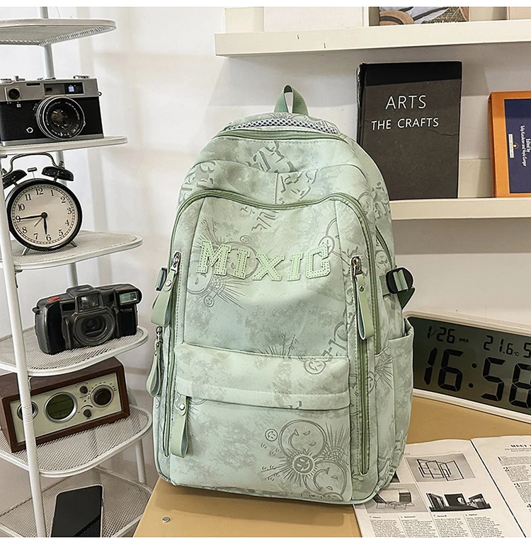 Schulrucksack mit Grafikdruck und mehreren Fächern