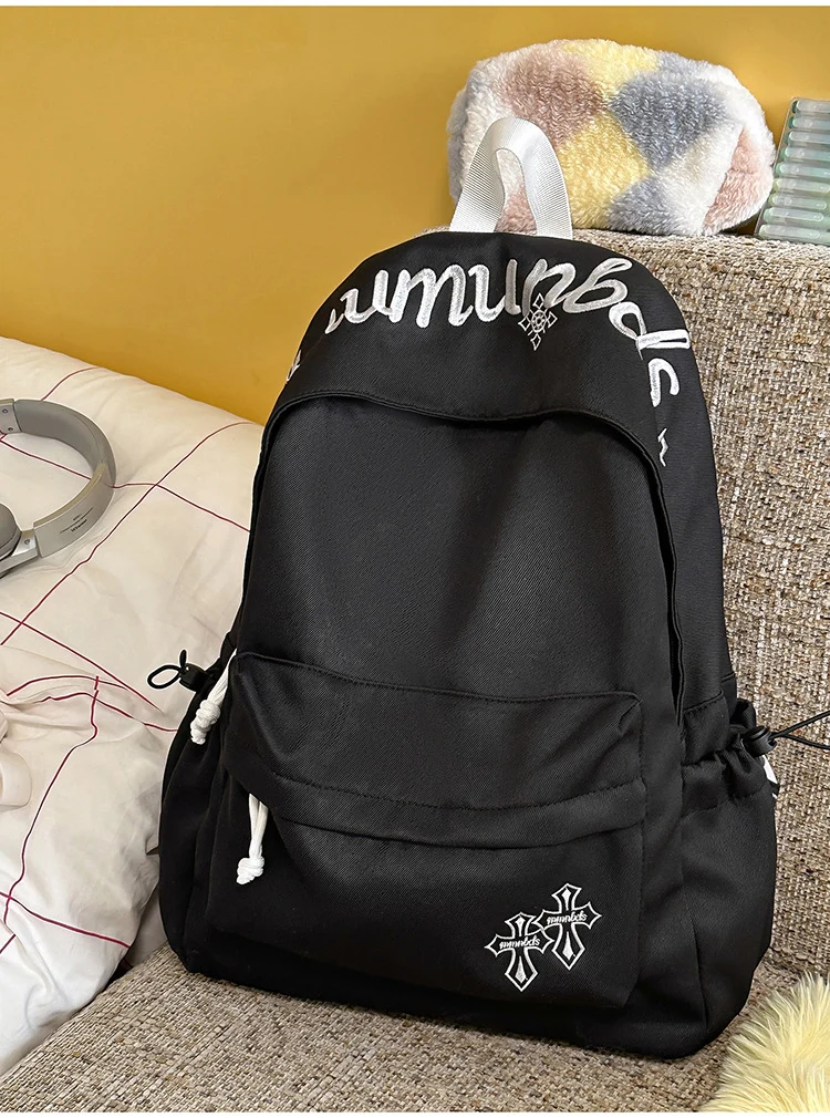 Lässiger Canvas-Schulrucksack mit vielen Fächern