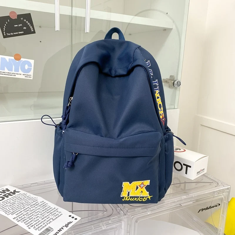 Lässiger Schulrucksack mit vielen Taschen