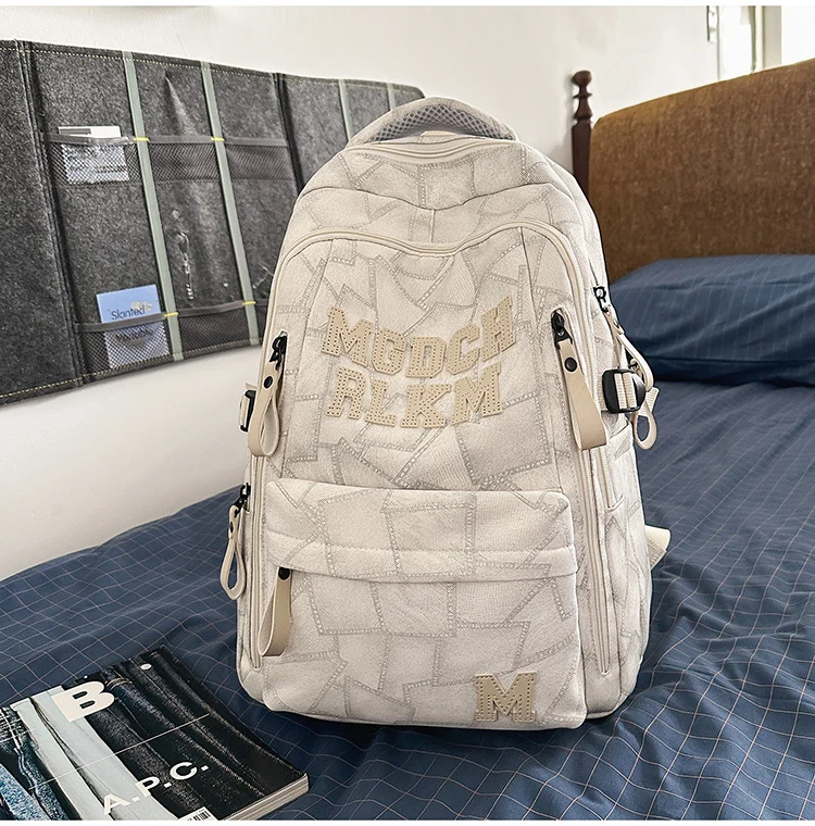 Lässiger Lederrucksack mit mehreren Fächern