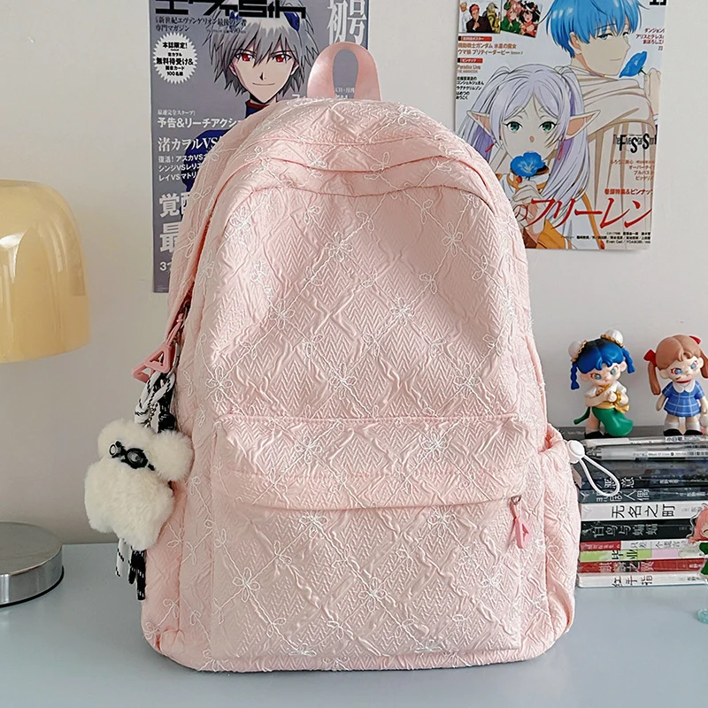 Bestickter Schulrucksack mit Textur