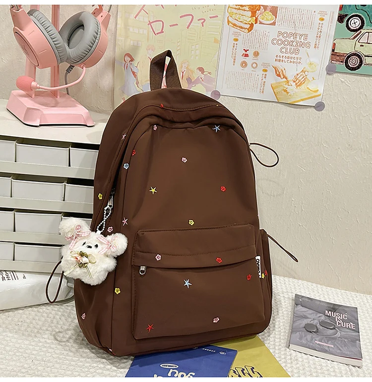 Bestickter Schulrucksack mit Muster