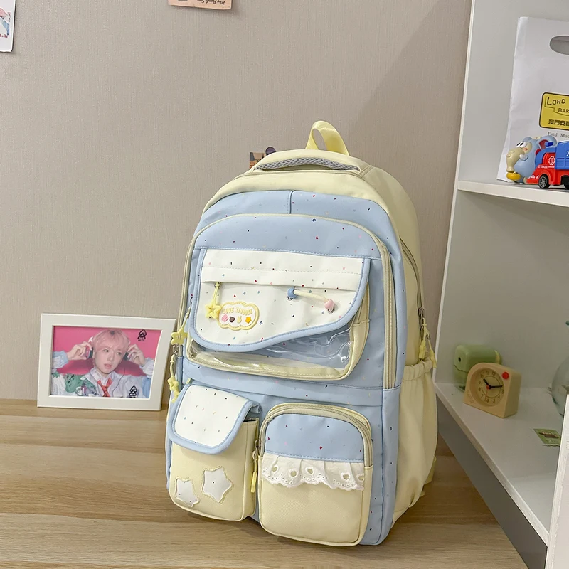 Niedlicher Schulrucksack mit Charakter-Motiv
