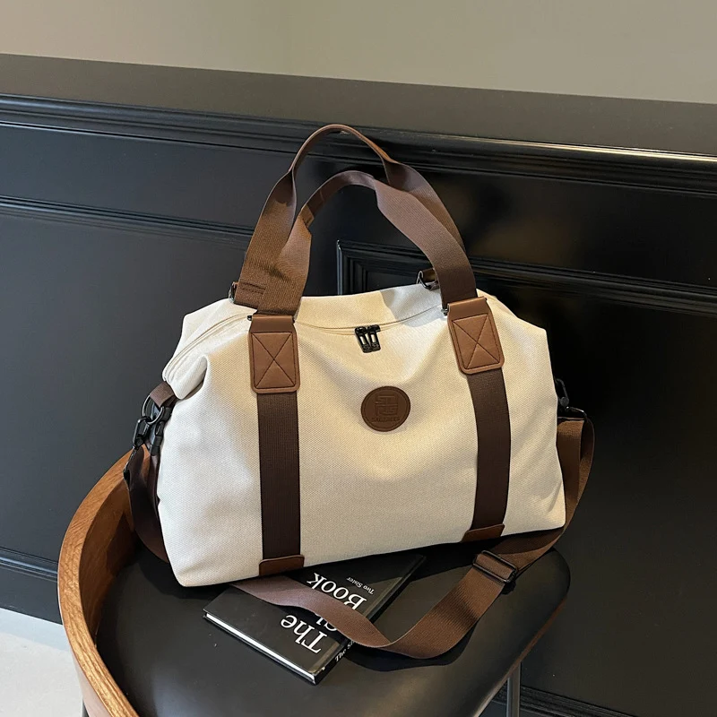 Sportliche Reisetasche mit mehreren Fächern und verstellbarem Schultergurt Skanto