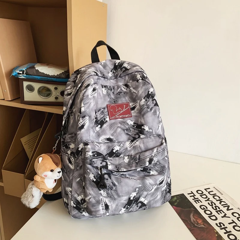 Multifunktionaler Schulrucksack mit abstraktem Print