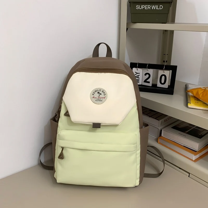 Lässiger leichter Schulrucksack mit mehreren Fächern
